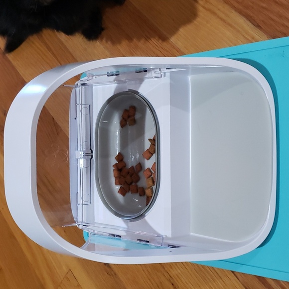 Brand New! SureFeed Microchip Small Dog & Cat Feeder Model# MPF001 - Picture 8 of 16